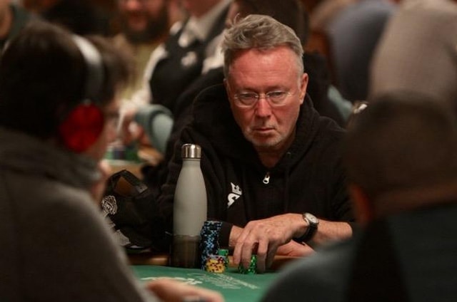 The story of James McManus, a struggling freelance writer whose career took him to Las Vegas. Once there, he ended up entering the 2000 Main Event and turned his initial R$1,000 investment into R$250k (source: pokerlistings.com)
