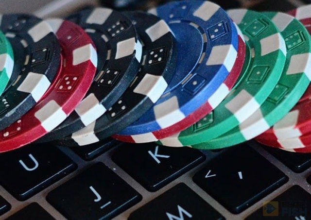Since betting time is one of the most reliable online poker tells, the best way not to give away anything is to keep your timing the same when you have a big hand and when you are not quite sure what to do